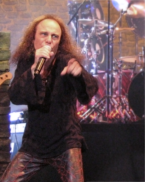 Soubor:Ronnie James Dio HAH Katowice v2.png