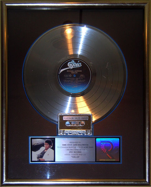 Soubor:Thriller platinum record, Hard Rock Cafe Hollywood.JPG