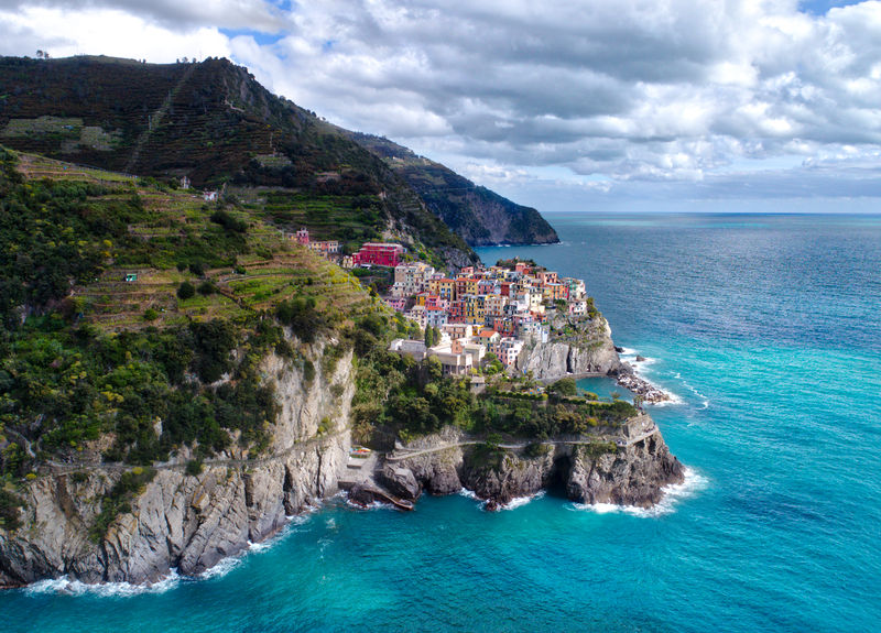 Soubor:Cinque Terre From Up High-TRFlickr.jpg