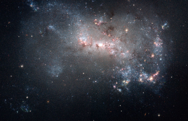 Soubor:Starburst in NGC 4449 (captured by the Hubble Space Telescope).jpg