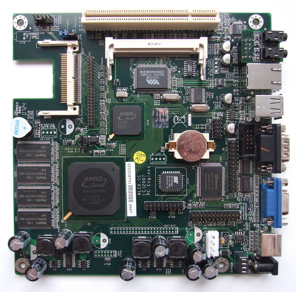 Soubor:Alix.1C board with AMD Geode LX 800 (PC Engines).jpg