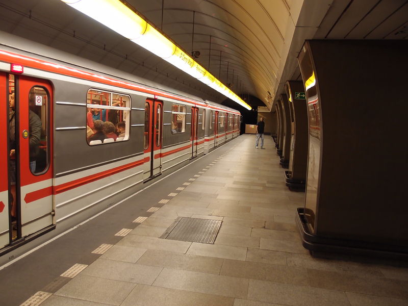 Soubor:Namesti Republiky metro station 2022Z10.JPG
