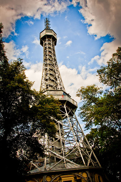 Soubor:Petřín Lookout Tower-Flickr.jpg