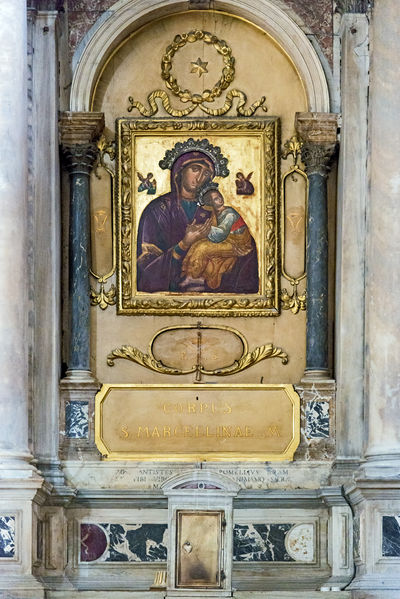 Soubor:San Fantin (Venice) miraculous icon of the Virgin.jpg