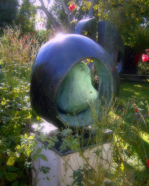 Soubor:Sphere With Inner Form.jpg