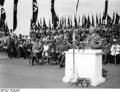 Bundesarchiv Bild 183-E09437, Berlin, Robert Ley beiGrundsteinlegung für Siedlung.jpg