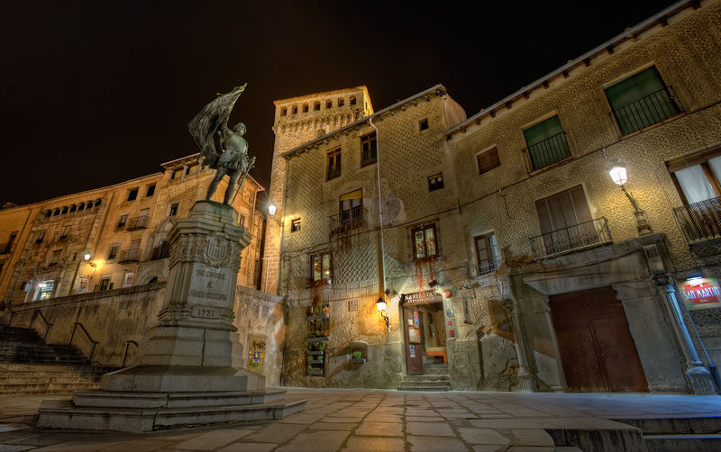 Soubor:Monumento a Juan Bravo, Segovia (Spain), HDR.jpg