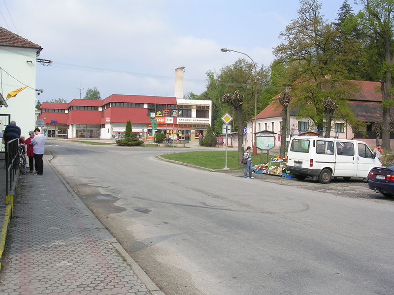 Soubor:Chlum u Třeboně, COOP.jpg