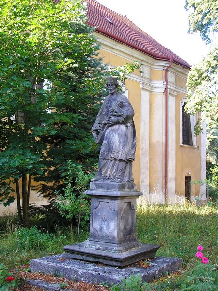 Soubor:Socha sv. Jana Nepomuckého v Úvalech.jpg