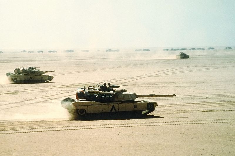 Soubor:Abrams in formation.jpg