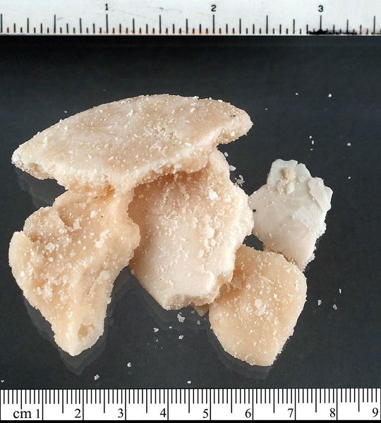 Soubor:Rocks of crack cocaine.jpg