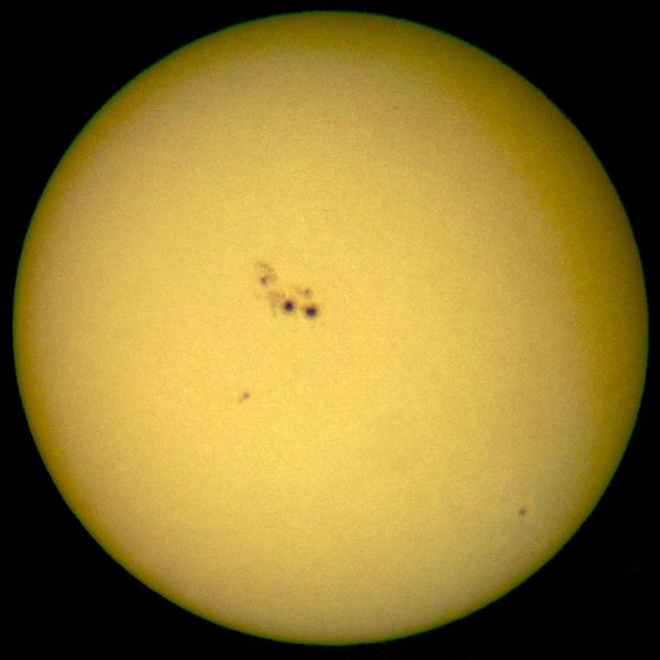 Soubor:Sun projection with spotting-scope large.jpg