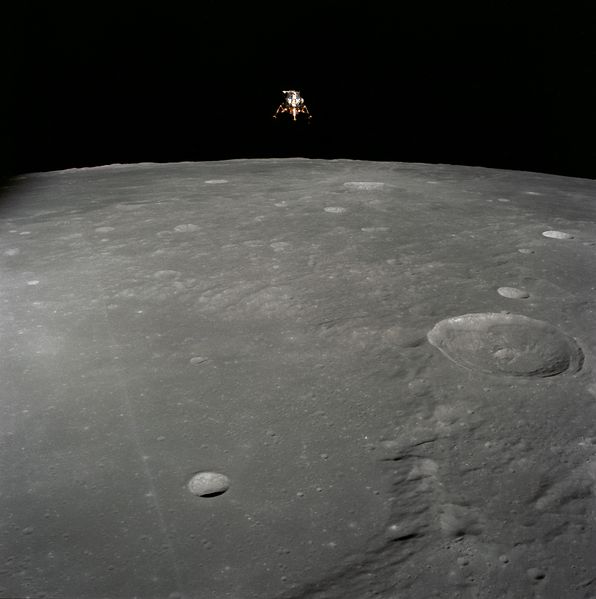 Soubor:Lunar module AS12-51-7507.jpg