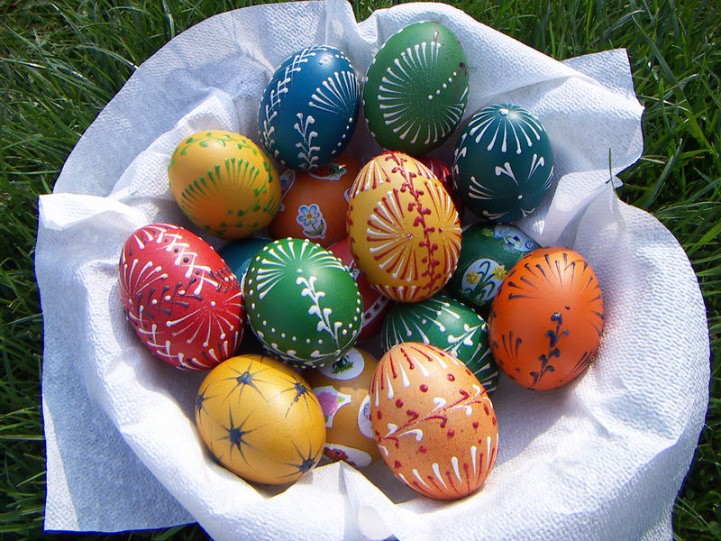 Soubor:Velikonoční vajíčka malovaná voskem.jpg