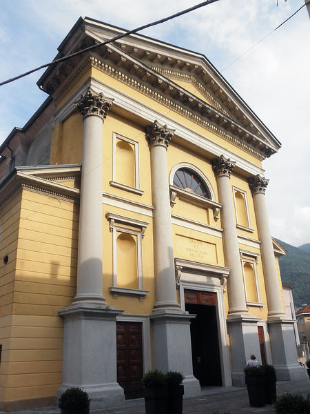 Soubor:Porlezza chiesa San Vittore.JPG