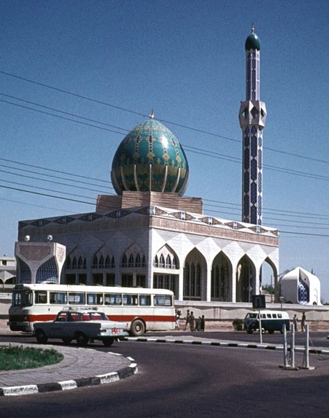 Soubor:1973 Baghdad mosque.jpg