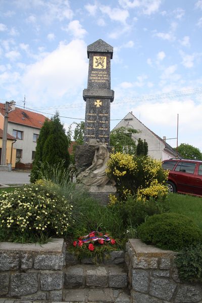 Soubor:Memorial in Kožichovice, Czech Republic.jpg