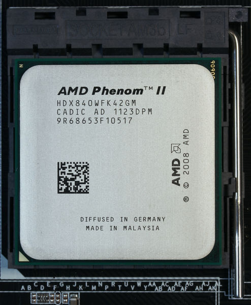 Soubor:AMD AM3+ CPU Socket-top closed – with AMD Phenom II X4 840 (HDX840WFK42GM) CPU PNr°0379.jpg