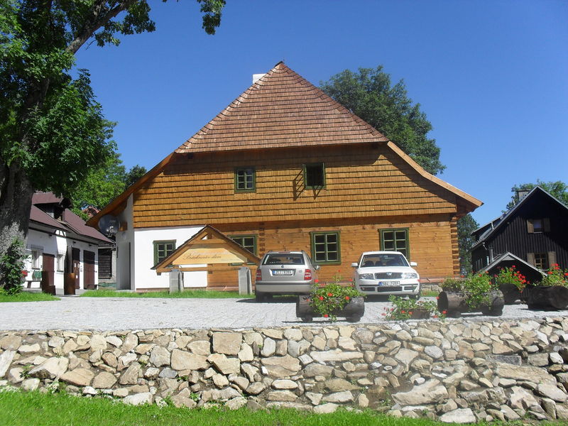 Soubor:Penzion Brücknerův dům (Prášily).JPG
