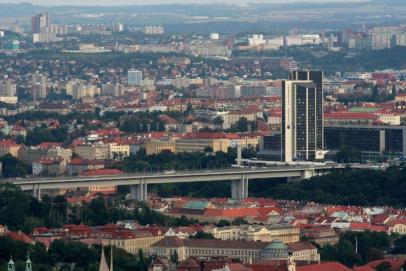 Soubor:Praha Nuselsky most a Corinthia Towers.jpg