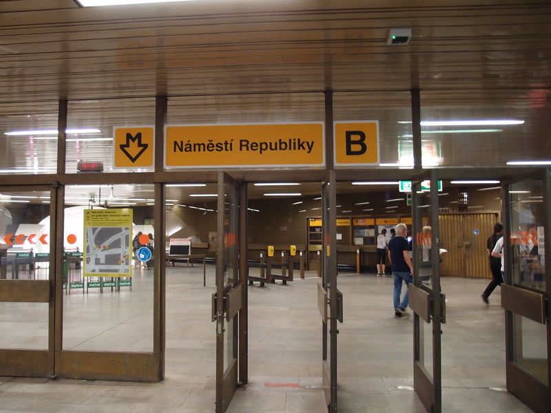 Soubor:Namesti Republiky metro station 2022Z01.JPG