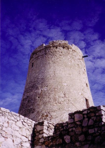 Soubor:Spis Castle Donjon tower.jpg