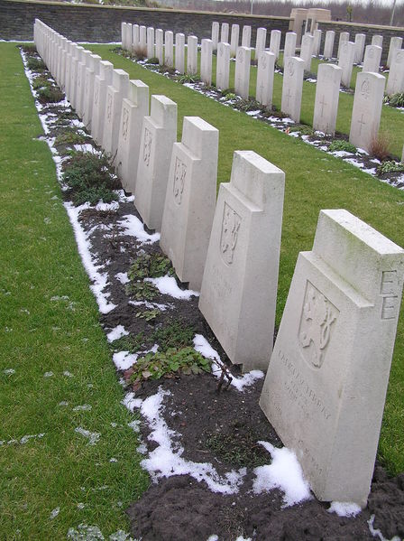 Soubor:Adinkerke Military Cemetery Czechoslovak Graves 1.jpg