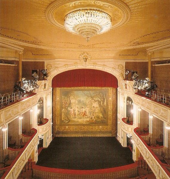 Soubor:Bielsko-Biała, Teatr Polski, scena.jpg