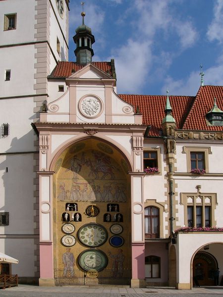Soubor:Orloj in Olomouc.jpg