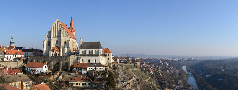 Soubor:Znojmo Old Town Panorama from Castle 20190217.jpg