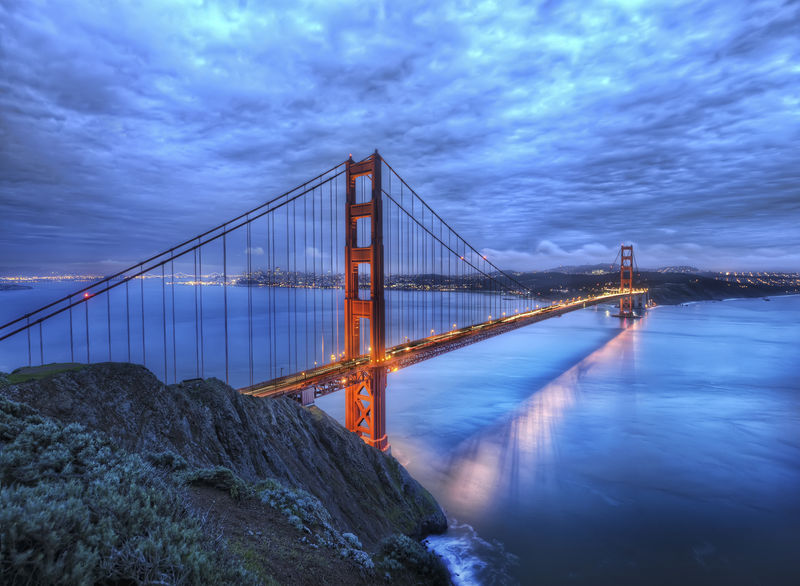 Soubor:The Golden Gate Bridge at Dusk.jpg