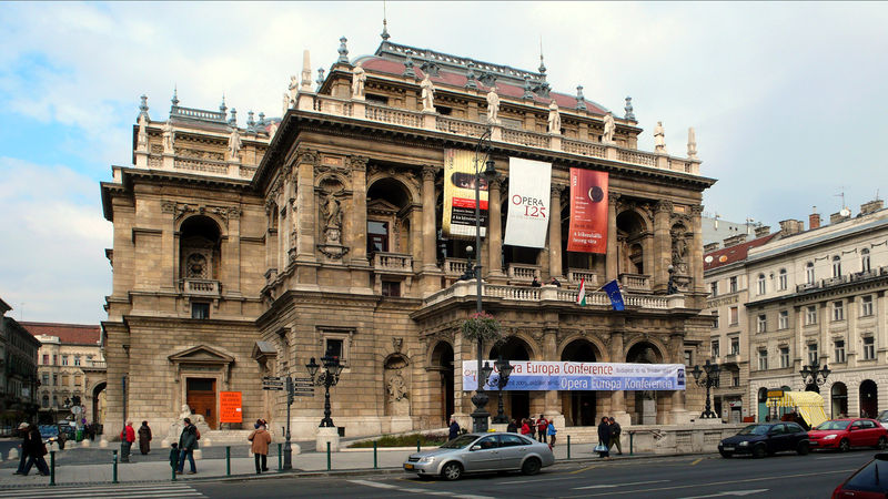 Soubor:Budapest Opera front view.jpg