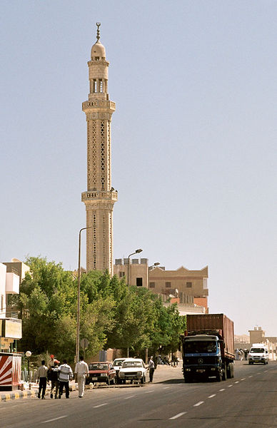 Soubor:Mosque, El Nasr Way, Hurghada, Egypt, Oct 2004.jpg