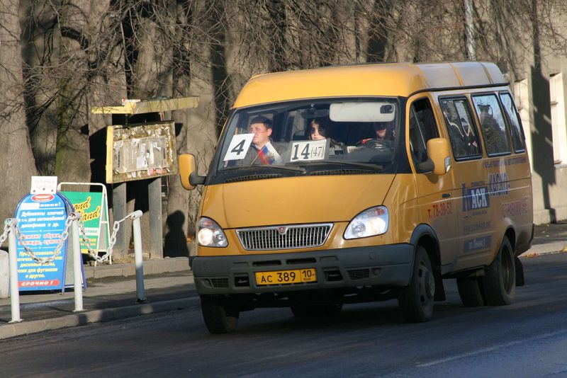 Soubor:Petrozavodsk traffic microbus.jpg