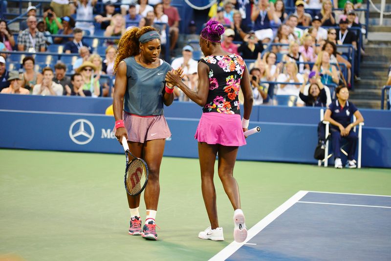 Soubor:Serena and Venus Williams (9630794383).jpg