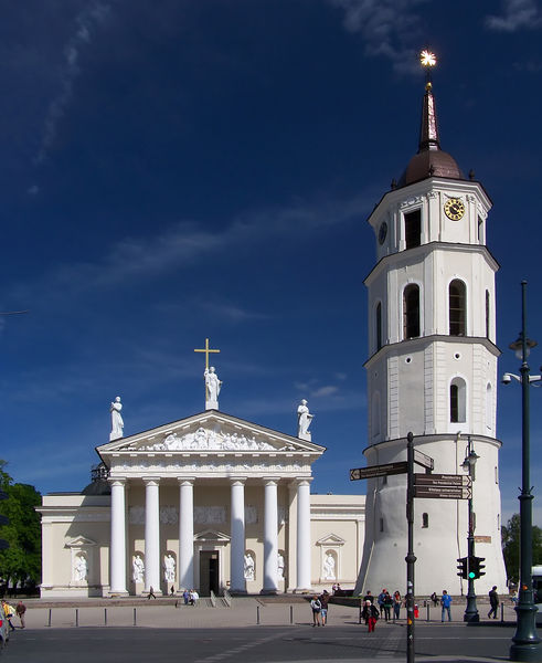 Soubor:Vilnius - Cathedral 01.jpg