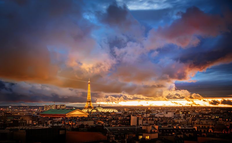 Soubor:The Amazing Eiffel Tower in Romantic Paris.jpg