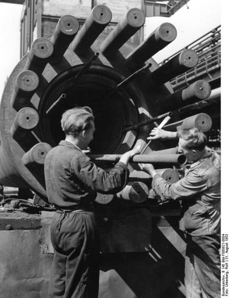 Soubor:Bundesarchiv B 145 Bild-F000921-0004, Union-Kraftstoffwerk Wesseling.jpg