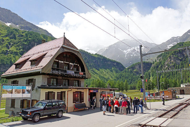 Soubor:Switzerland-01692-Train Station-Flickr.jpg