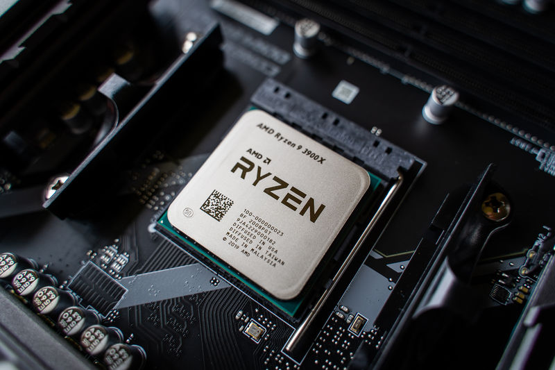Soubor:AMD Ryzen 9 3900X-Flickr.jpg