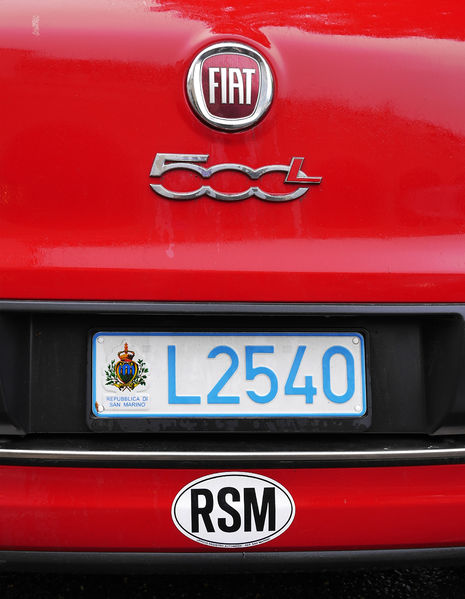 Soubor:Fiat 500L San Marino license plate.jpg