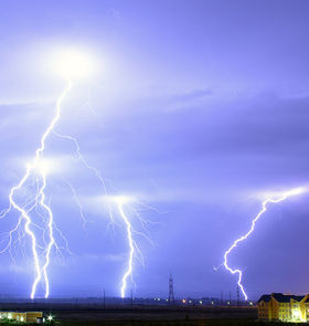 Lightning over Oradea Romania cropped.jpg