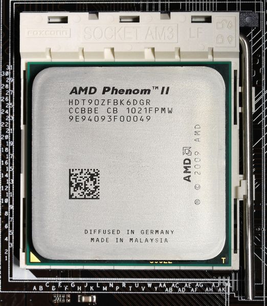 Soubor:AMD AM3 CPU Socket-top closed - with AMD Phenom II X6 1090T (HDT90ZFBK6DGR) CPU PNr°0300.jpg