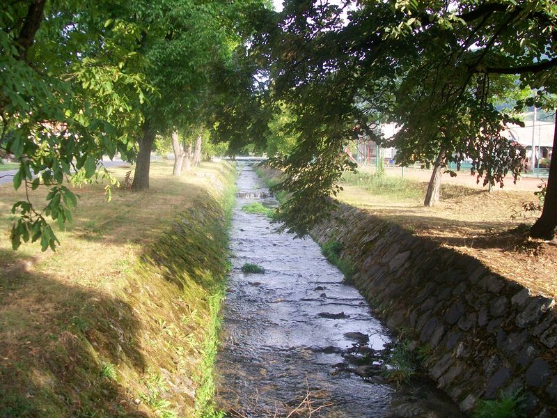 Soubor:Dobroč - Dobročský potok.jpg