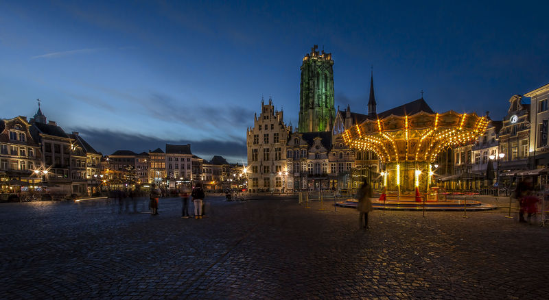 Soubor:Mechelen Grote Markt Flickr2.jpg