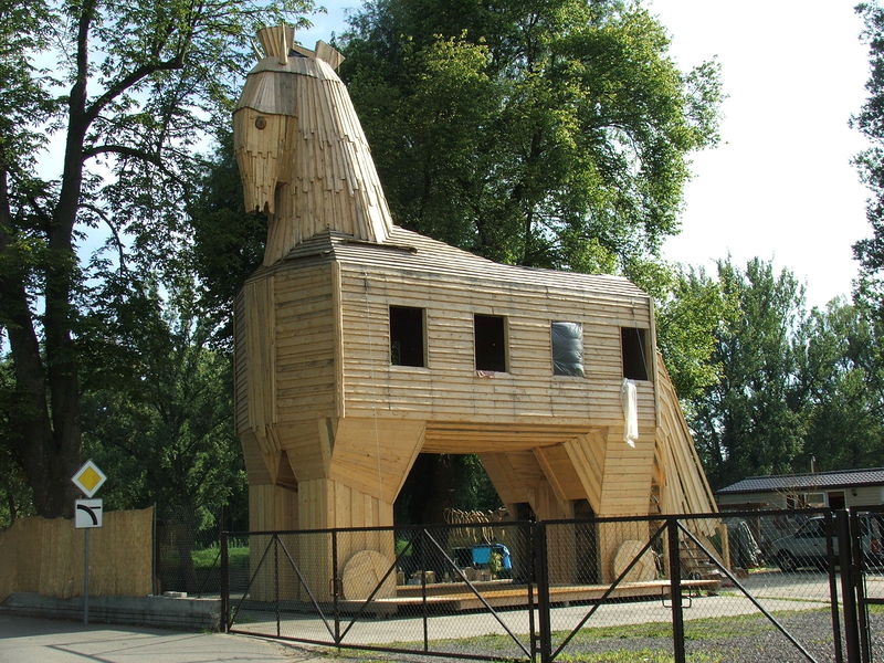 Soubor:Trojan horse in Troja, Prague 2717.JPG