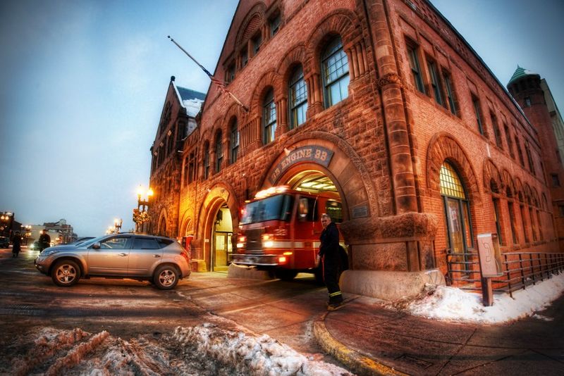 Soubor:Red Engine Number 33 The Firehouse of Boston HDR.jpg