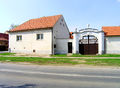 Mratín, Kostelecká str, Old Farm.jpg