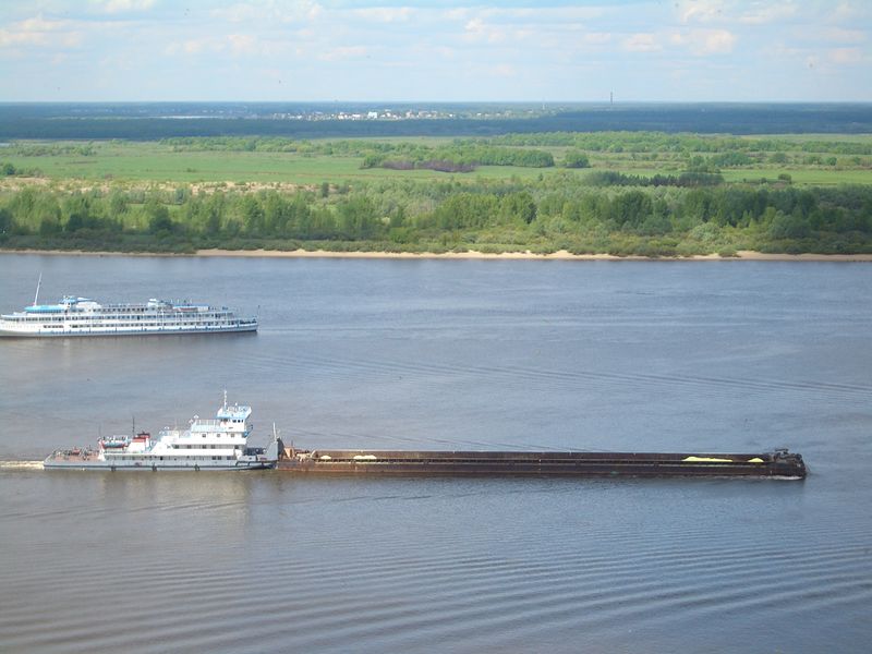 Soubor:Nizhny-Novgorod-Volga-Barge-1459.jpg