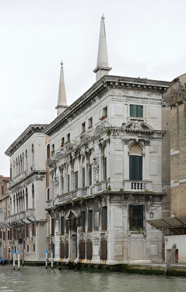 Soubor:Palazzo Belloni Battagia facciata sul Canal Grande from west.jpg